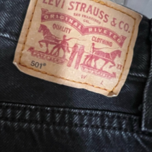 LEVIS 501 High Waist Distressed Mini Black Jean Shorts Sz 33 - Picture 4 of 6